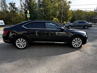 2022 Skoda Superb III Рестайлинг, чёрный, 2350000 рублей, вид 3