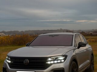 2020 Volkswagen Touareg III, серый, 4500000 рублей, вид 3
