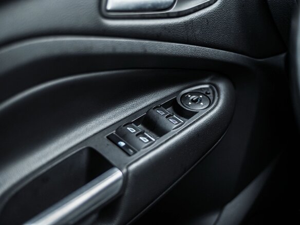 2018 Ford Kuga II Рестайлинг, чёрный, 1644000 рублей - вид 9