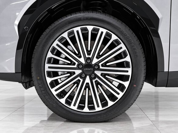 2026 Lynk & Co 08 EM-P 38.2 kWh I Рестайлинг, серебристый, 5490000 рублей - вид 8