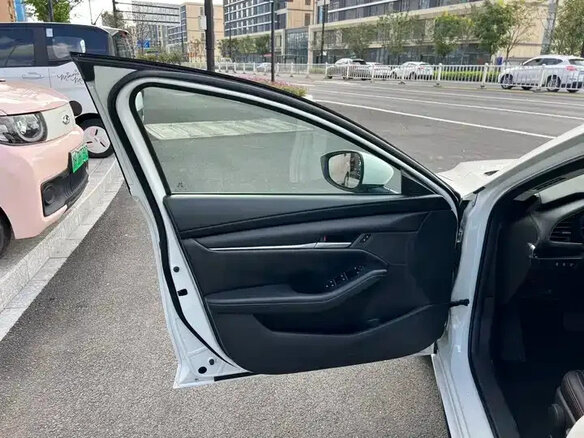 2023 Mazda 3 Axela IV (BP), белый, 1320000 рублей - вид 12