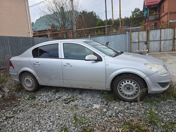 2008 Opel Astra H Рестайлинг, серый, 400000 рублей - вид 1