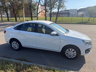 2024 Lada (ВАЗ) Vesta I Рестайлинг (NG), белый, 1300000 рублей, вид 3