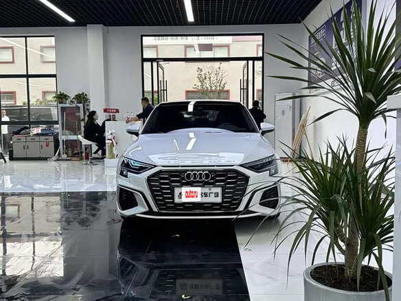 2023 Audi A3 35 TFSI Long IV (8Y), белый, 1830000 рублей - вид 2