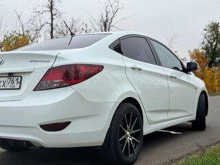 2013 Hyundai Solaris I, белый, 790000 рублей, вид 4