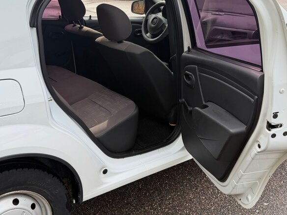 2011 Renault Logan I Рестайлинг, белый, 400000 рублей - вид 19