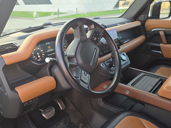 2021 Land Rover Defender 110 II, коричневый, 7300000 рублей - вид 5