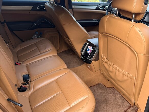 2012 Porsche Cayenne Diesel II (958), коричневый, 2450000 рублей - вид 9