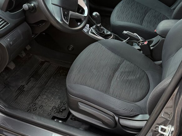 2015 Hyundai Solaris I Рестайлинг, серый, 850000 рублей - вид 4