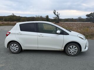 2019 Toyota Vitz III (XP130) Рестайлинг 2, белый, 770000 рублей, вид 1