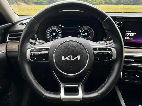2022 Kia K5 III, чёрный, 2340000 рублей - вид 7