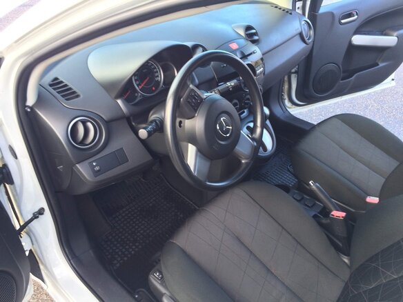 2012 Mazda 2 II Рестайлинг (DE2), белый, 920000 рублей - вид 6