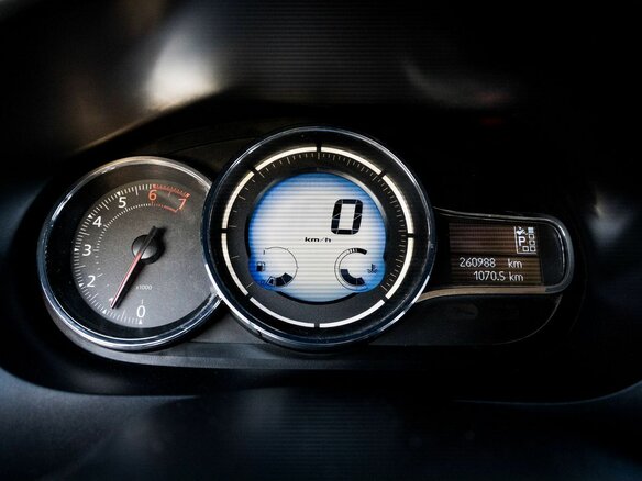 2013 Renault Fluence I Рестайлинг, серый, 680000 рублей - вид 9