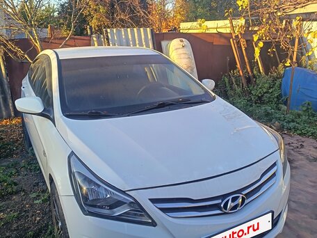 2015 Hyundai Solaris I Рестайлинг, белый, 720000 рублей, вид 3
