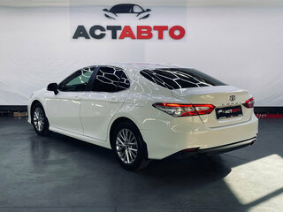 2018 Toyota Camry VIII (XV70), белый, 2350000 рублей, вид 4
