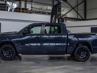 2026 Ram 1500 Crew Cab V Рестайлинг, синий, 9690000 рублей, вид 4