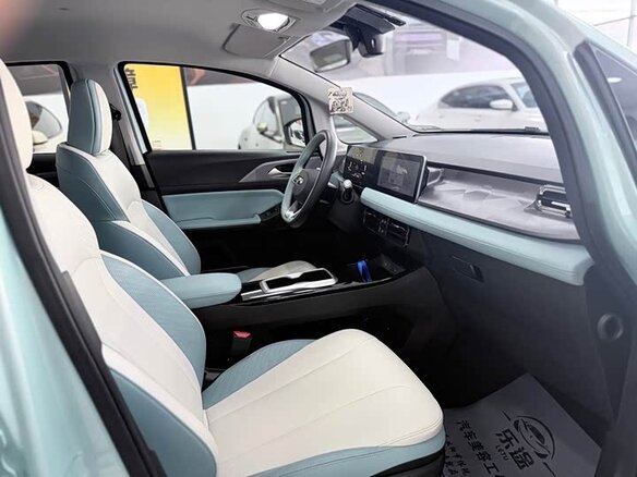 2024 Geely Geometry E 39.4 kWh, голубой, 1670034 рублей - вид 11