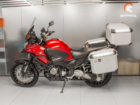 2017 Honda VFR 1200, красный, 862528 рублей - вид 3