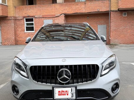 2017 Mercedes-Benz GLA 180 I (X156), бежевый, 1700000 рублей, вид 4