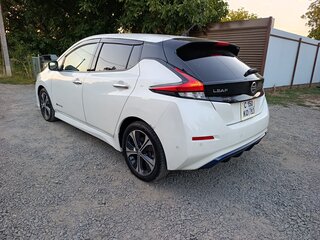 2017 Nissan Leaf II (ZE1), белый, 1850000 рублей, вид 2