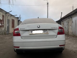 2017 Skoda Octavia III (A7) Рестайлинг, белый, 1550000 рублей, вид 4