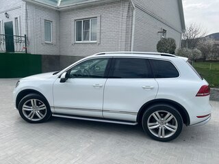 2012 Volkswagen Touareg II, белый, 1900000 рублей, вид 5