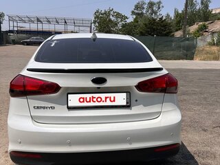 2018 Kia Cerato III Рестайлинг (Classic), белый, 1500000 рублей, вид 4