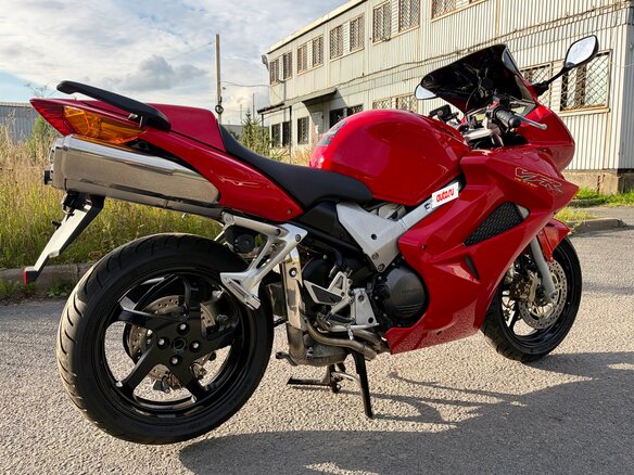 2002 Honda VFR 800, красный - вид 4