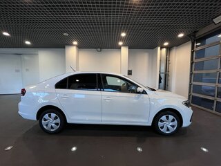 2022 Volkswagen Polo VI, белый, 1540000 рублей, вид 2