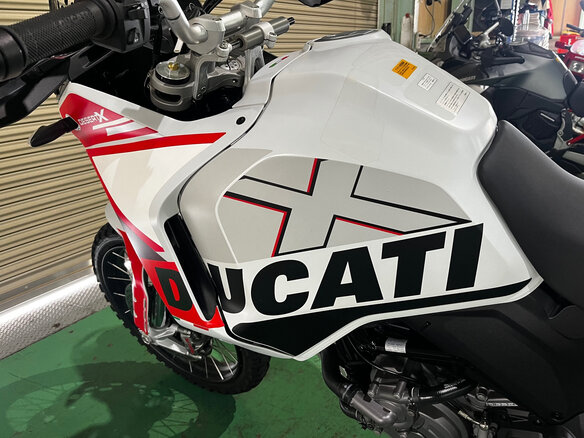 2022 Ducati DesertX, белый, 1250000 рублей - вид 2