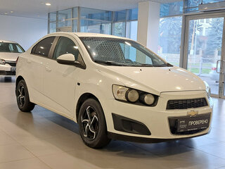 2013 Chevrolet Aveo II, белый, 474000 рублей, вид 3