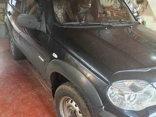 2011 Chevrolet Niva I Рестайлинг, чёрный, 280000 рублей, вид 4