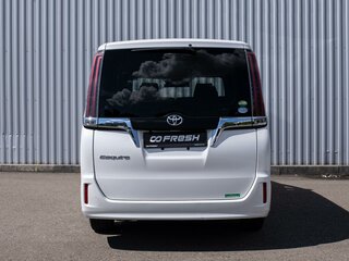 2018 Toyota Esquire I Рестайлинг, белый, 2249000 рублей, вид 4