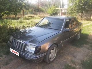 1993 Mercedes-Benz E-Класс 220 I (W124), фиолетовый, 200000 рублей, вид 1