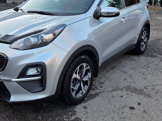 2020 Kia Sportage IV Рестайлинг, серебристый, 2250000 рублей, вид 3