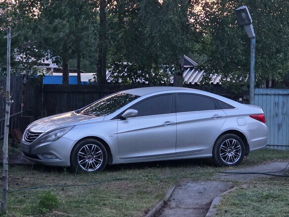 2011 Hyundai Sonata VI (YF), серый, 950000 рублей