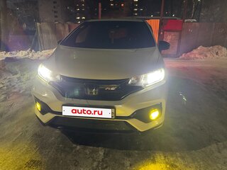 2017 Honda Fit III Рестайлинг, белый, 1540000 рублей, вид 3