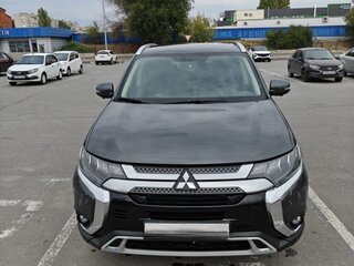 2020 Mitsubishi Outlander III Рестайлинг 3, серый, 2550000 рублей, вид 2