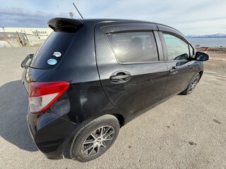 2011 Toyota Vitz III (XP130), чёрный, 750000 рублей, вид 4