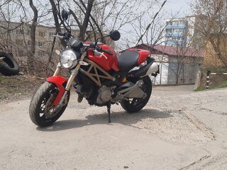 Ducati Monster 696