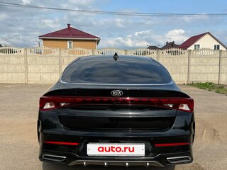 2021 Kia K5 III, чёрный, 1590000 рублей, вид 4