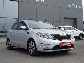 2012 Kia Rio 4-speed III, серебристый, 900000 рублей, вид 3