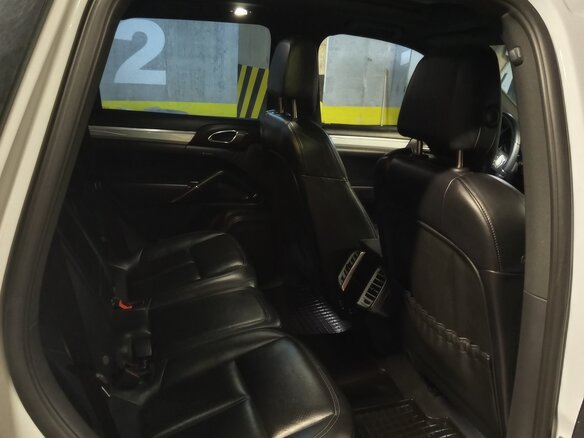 2012 Porsche Cayenne Diesel II (958), белый, 3600000 рублей - вид 14