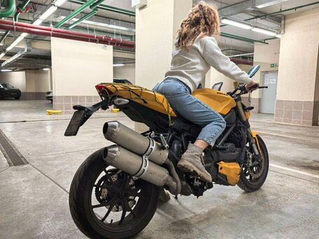 2011 Ducati Streetfighter, золотистый, 700000 рублей, вид 1