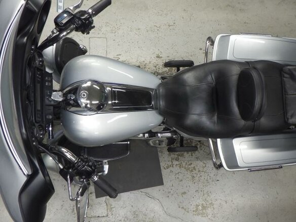 2011 Harley-Davidson Electra Glide, серебристый, 785000 рублей - вид 9