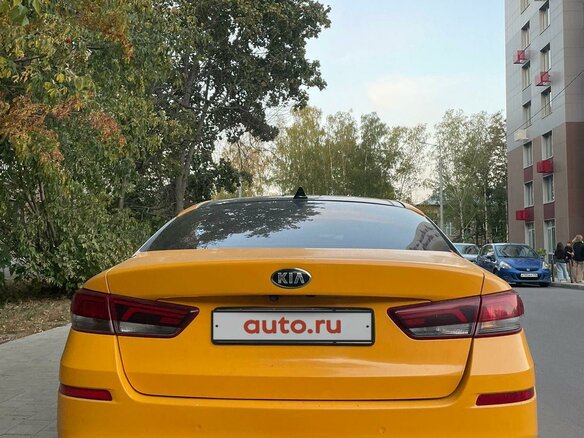 2018 Kia Optima IV Рестайлинг, жёлтый, 2250000 рублей - вид 4