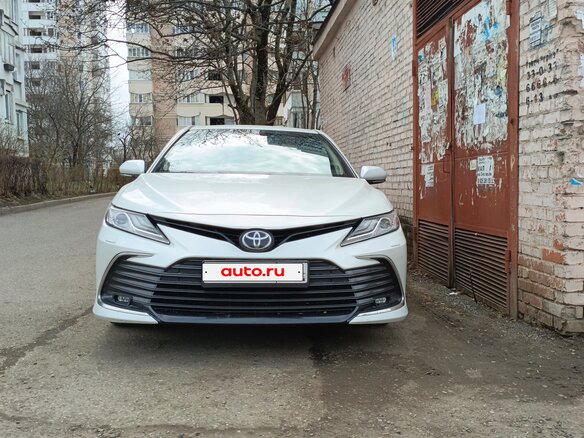 2021 Toyota Camry VIII (XV70) Рестайлинг, белый, 3620000 рублей