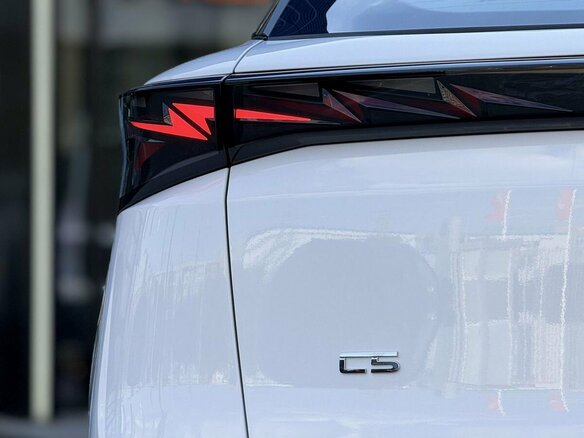 2026 Omoda C5 II, белый, 2377409 рублей - вид 9