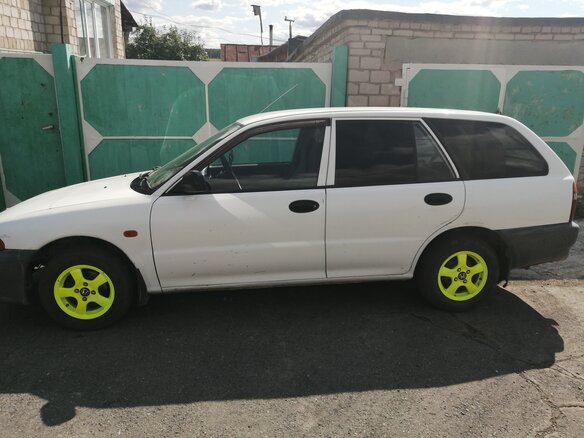 2001 Mitsubishi Libero I Рестайлинг, белый - вид 2