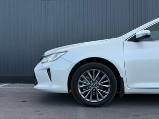 2015 Toyota Camry VII (XV50) Рестайлинг, белый, 2249000 рублей, вид 5